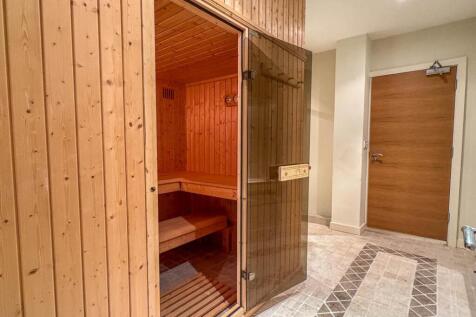 Apt 91 Majestic Apartments (28).jpg