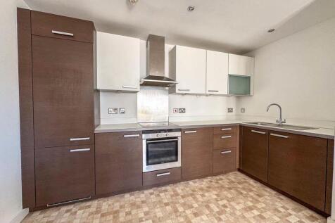Apt 38 Castle Court (9).jpg
