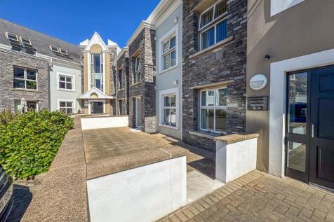 Apt 38 Castle Court (2).jpg
