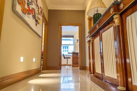 Apt 4 Coutts House (38).jpg