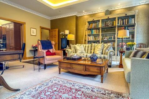 Apt 4 Coutts House (27).jpg
