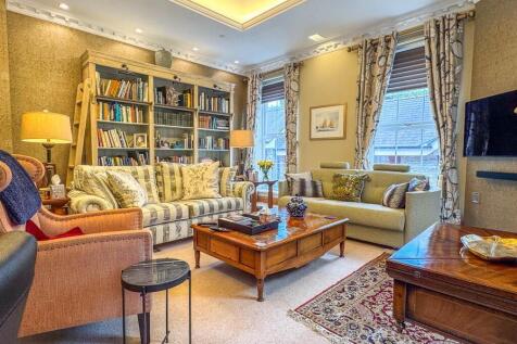 Apt 4 Coutts House (24).jpg