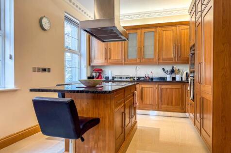 Apt 4 Coutts House (31).jpg