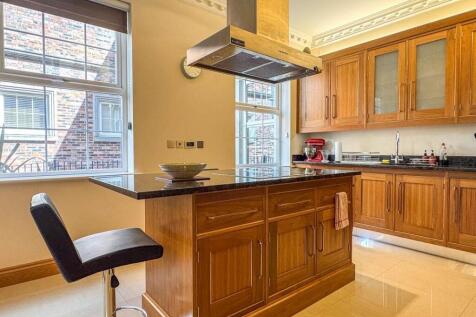 Apt 4 Coutts House (34).jpg