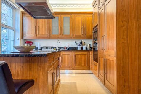 Apt 4 Coutts House (35).jpg