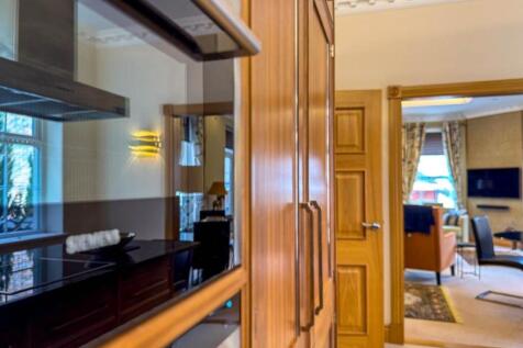 Apt 4 Coutts House (36).jpg