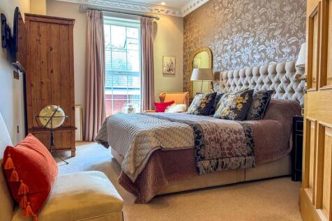 Apt 4 Coutts House (19).jpg