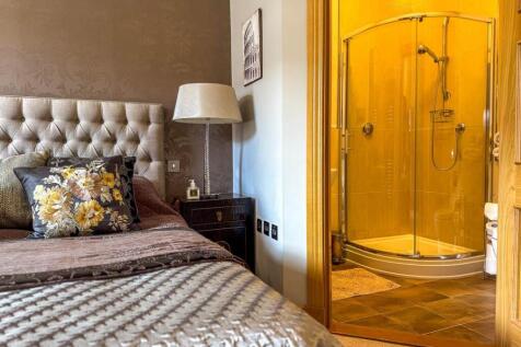 Apt 4 Coutts House (20).jpg