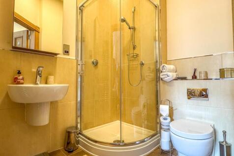 Apt 4 Coutts House (21).jpg