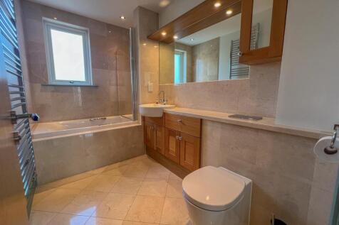 Apt 3 Imperial Lodge-08.jpg