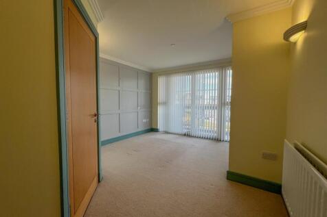 Apt 3 Imperial Lodge-13.jpg