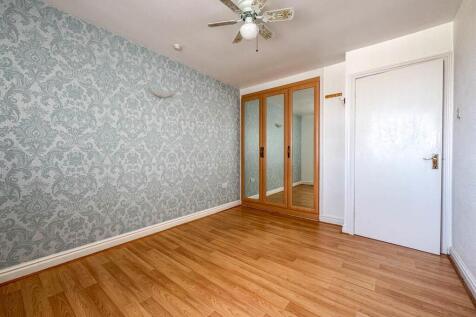 1 Stevenson Way, Farmhill (2).jpg