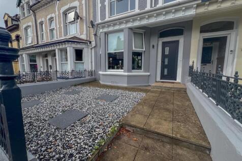 11 Crosby Terrace-02.jpg