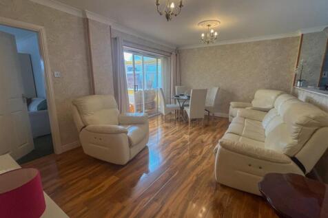 152 Faiways Crescent-18.jpg