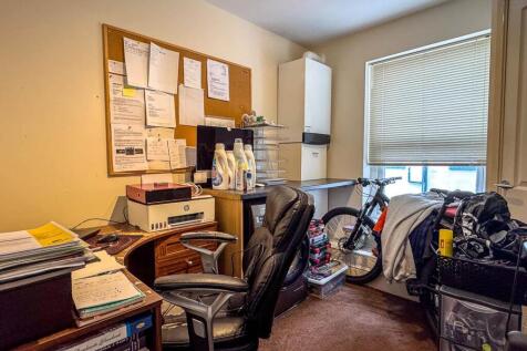 Apt 5 8 Woodville Terrace (9).jpg
