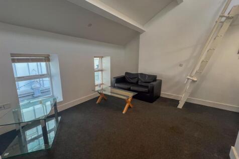 Apt 8 The Courtyard-3.jpg