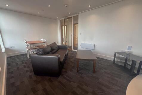 Apt 5 The Courtyard-6.jpg