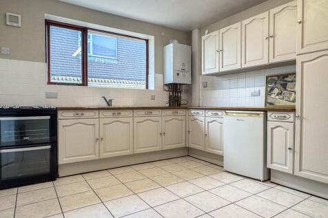 6 Fairfield Avenue, Onchan (11).jpg