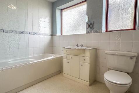 6 Fairfield Avenue, Onchan (15).jpg