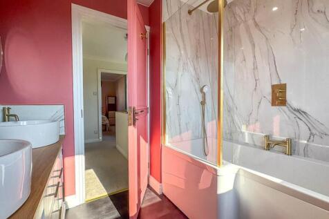 11 Lower Dukes Road, Douglas (14).jpg