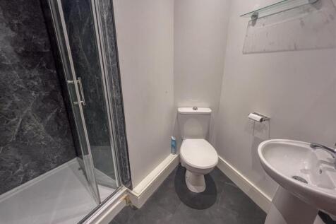 Apt 23 The Courtyard-4.jpg