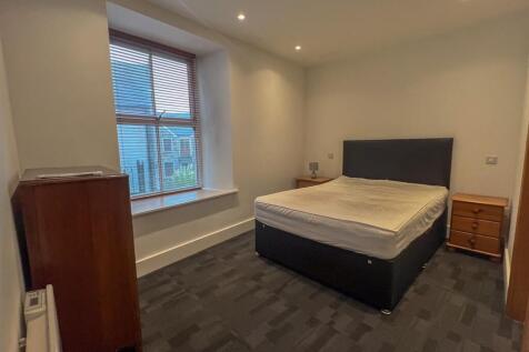 Apt 18 The Courtyard-3.jpg