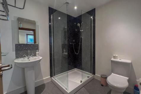 Apt 18 The Courtyard-4.jpg