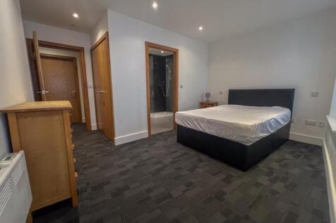 Apt 18 The Courtyard-5.jpg