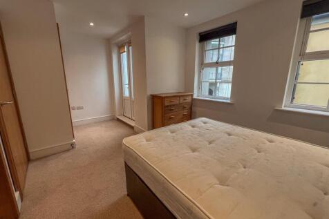 House 13 The Courtyard-02.jpg