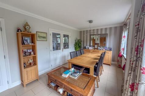 4 Clover Avenue  (16).jpg