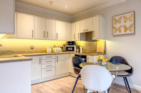 45 Majestic Apartments, Onchan (2).jpg