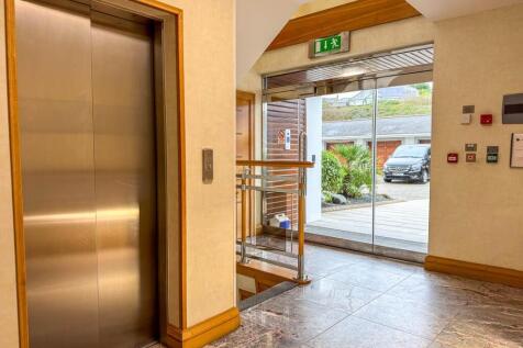 45 Majestic Apartments, Onchan (25).jpg