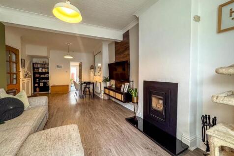 18 Victoria Avenue, Douglas (1).jpg