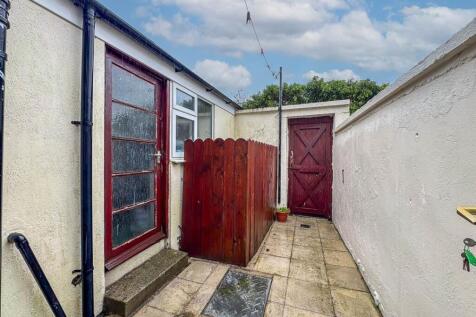 18 Victoria Avenue, Douglas (29).jpg