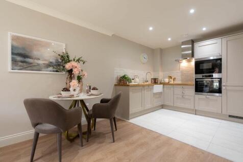 Open plan dining/kitchen
