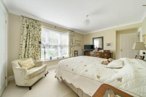 Bedroom 1 (2)