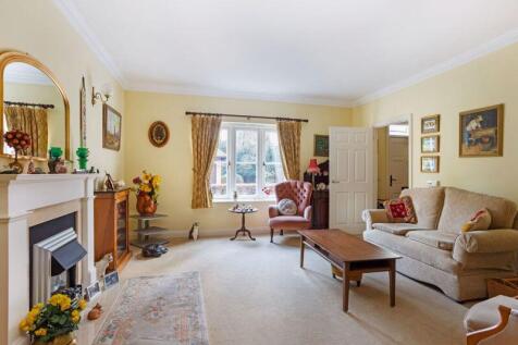 Sitting room to front