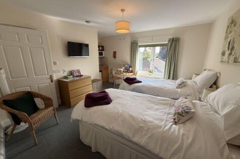 Guest suite bedroom/kitchenette