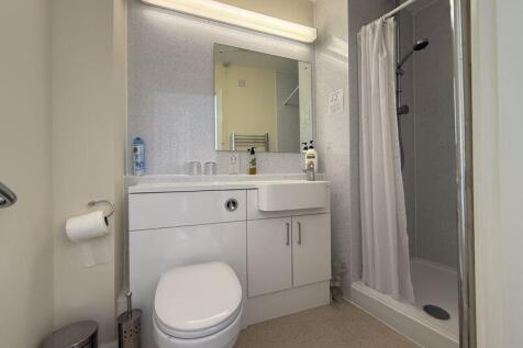 Guest suite shower room