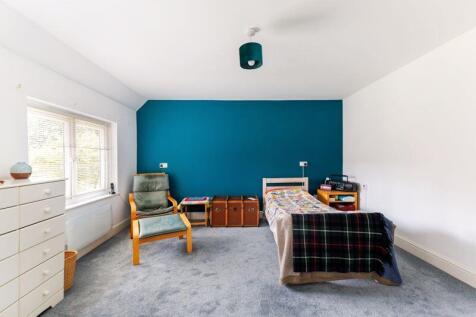 Bedroom 1 (2)