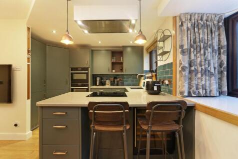 Kitchen ALT.jpeg