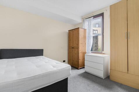 Bedroom 1.jpg