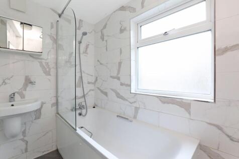 Bathroom 2.jpeg