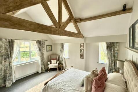 Master bedroom 2.jpg