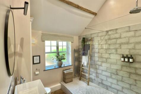Shower room 1.jpeg