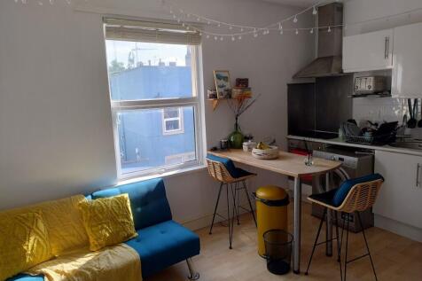 Lounge/Kitchen