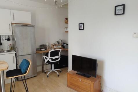 Lounge/Kitchen