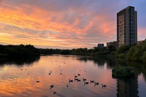 Hendon Waterside - Dusk Photography