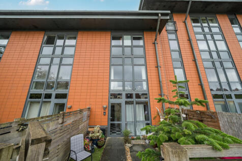 1372831-4-6904aba...