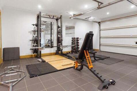 Garage / Gym